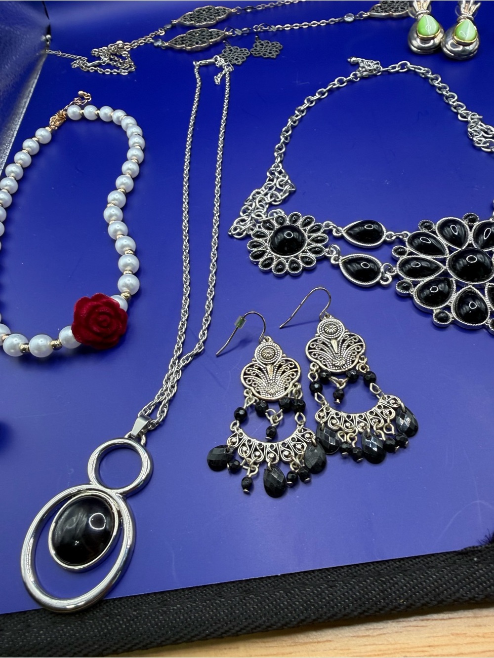 11 piece Necklace and Earrings Bundle - Picture 3 of 6